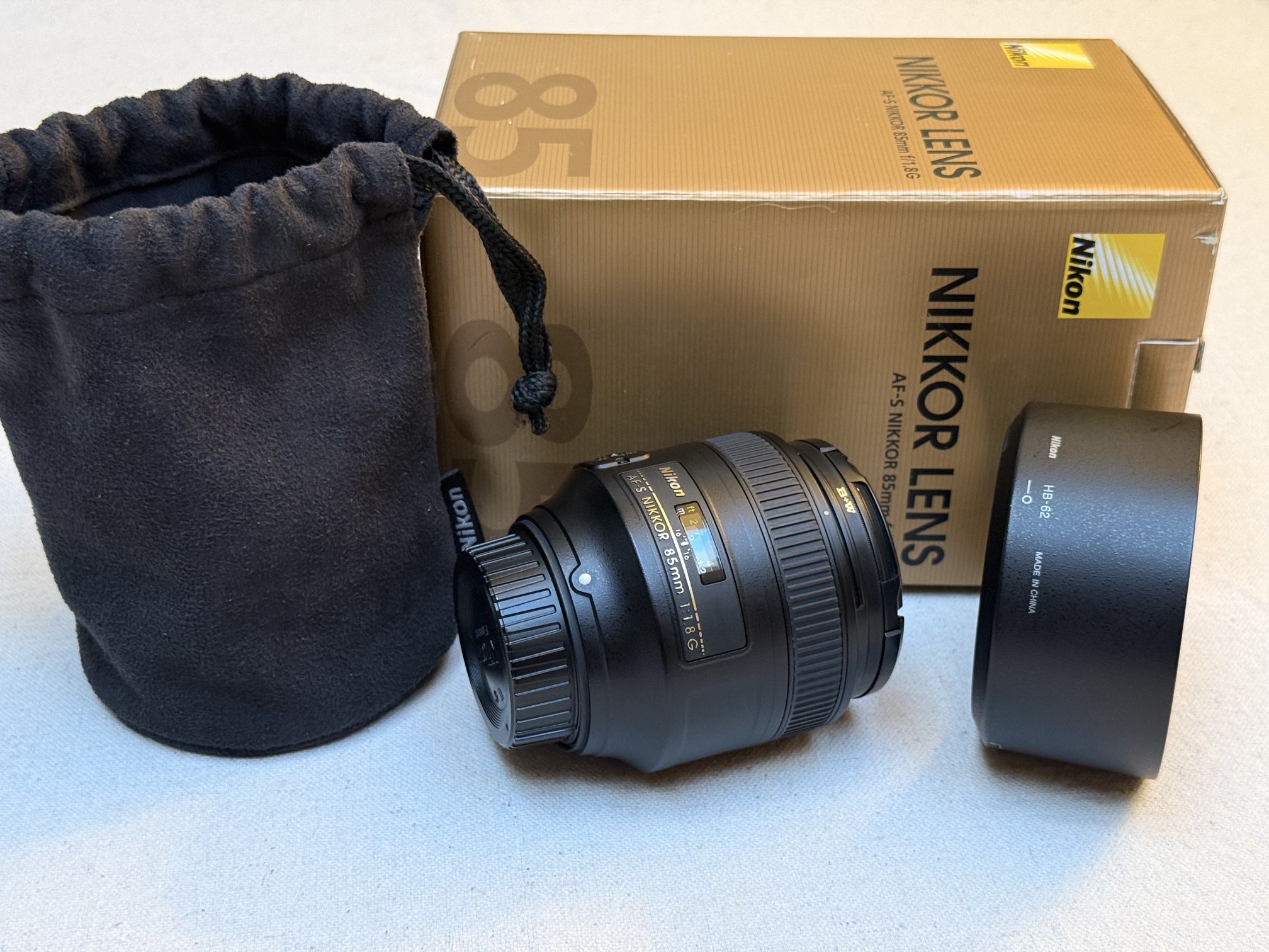 Mint Nikon 85mm 1.8 G Lens