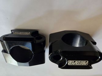 Pro Taper ProTaper Universal Solid Mount Kit Fat Bar Clamps 1-1/8" 
Bolt spread 1 5/8