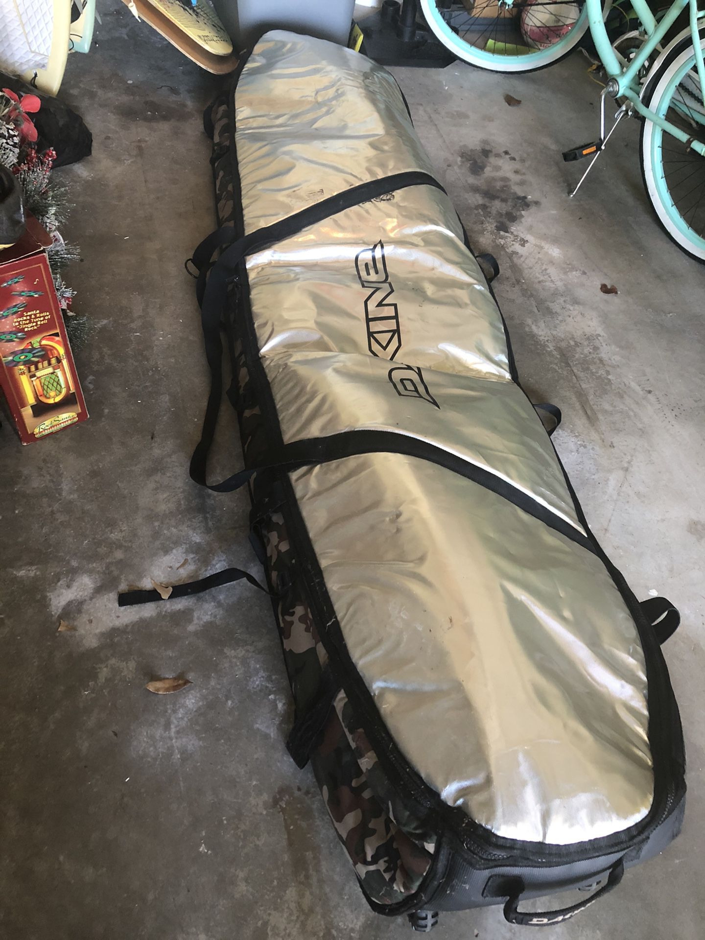 8’ Dakine surfboard coffin travel bag