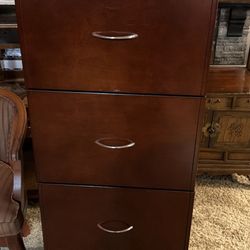 Four Drawer Cabinet/filing Cabinet 