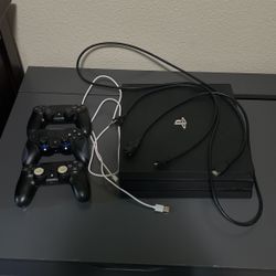 Ps4 Pro Comes With 3 Controllers and Controller Charger