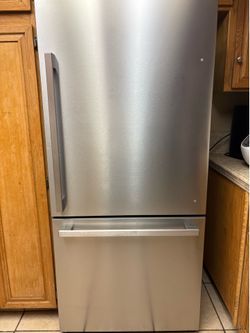 Hisense Stainless Steel Refrigerator 17.2 cu.ft – Clean, Works Perfectly
