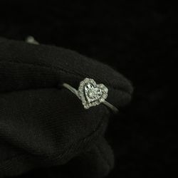 14kt White Gold Diamond Heart Ring