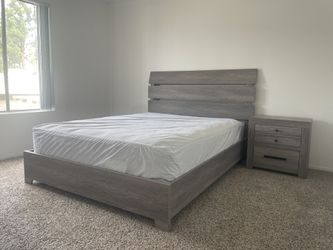 Queen Bedroom Set (pick up only)