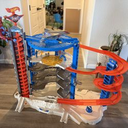 Hot Wheels Super Ultimate Garage