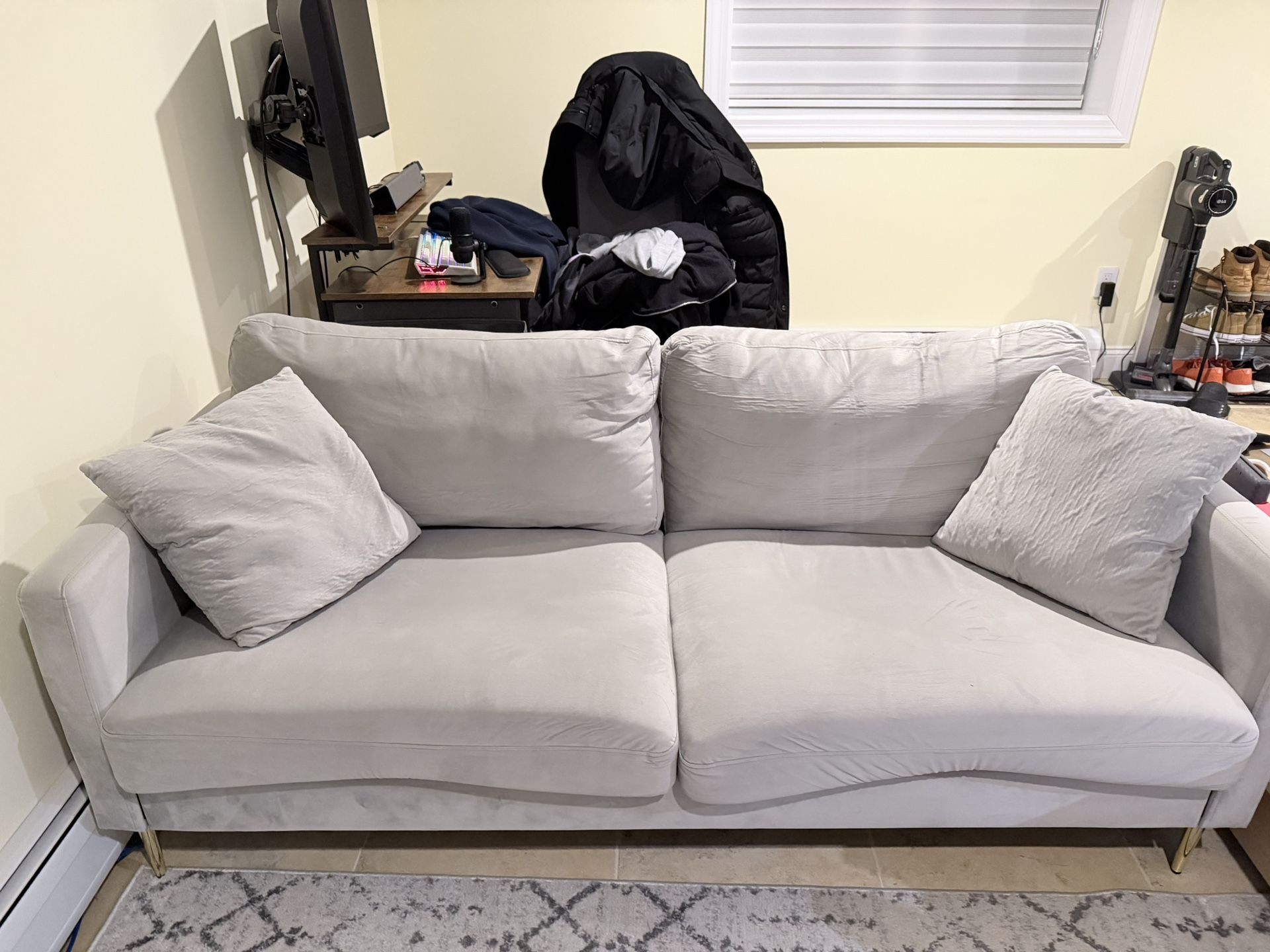 Wayfair Highland Sofa – Like New Stylish & Comfortable