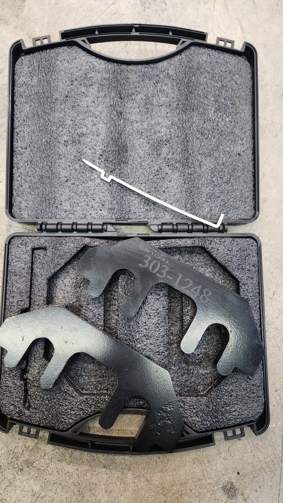 Cam Holder Ford 3.3 , 3.7 4v $10.00