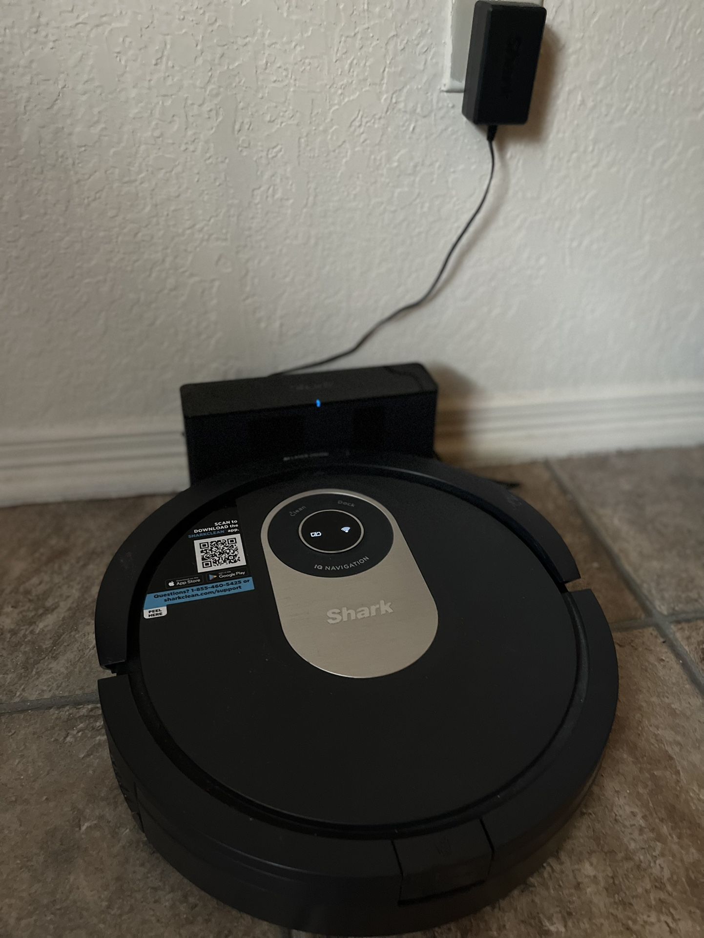Shark AI Wi-Fi Connected Robot Vacuum with LIDAR Navigation -RV2011