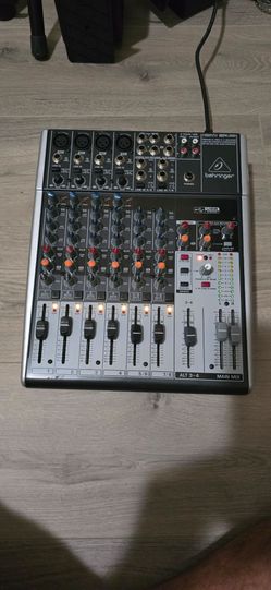 Behringer xenyx 1204 mixer