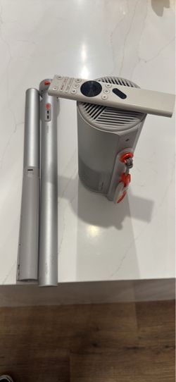 Xgimi MoGo 4 with power stand