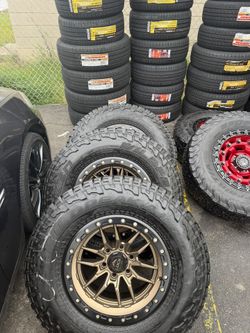 Vendo Un Set De Rines Nuevos Con Llantas Usadas Falken En Muy Buenas Condiciones De Vida Las 4🚀🤩✅