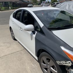 2010-2015 Toyota Pruis Part Out 