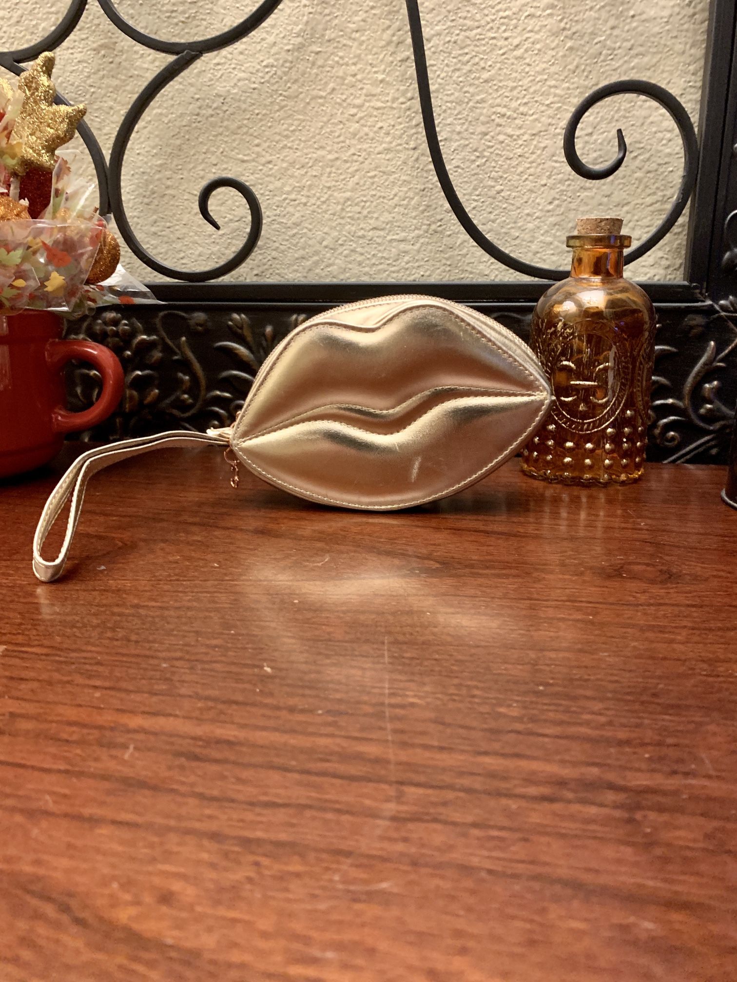 Eudora Golden Lips Wristlet Bag