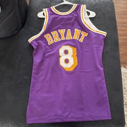 Classic Kobe Jersey Size 40 (M) Can Fit a Large 