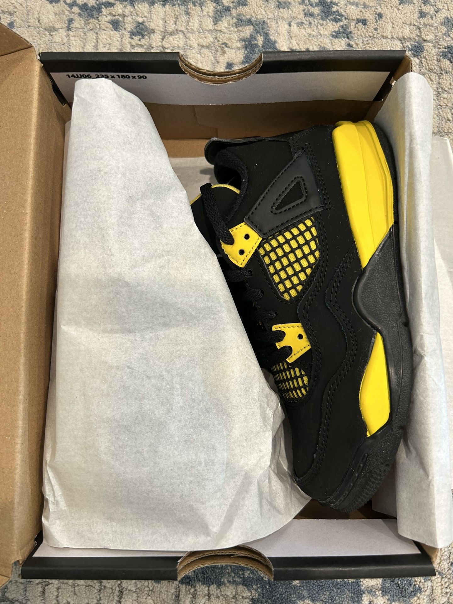Jordan Retro 4 Thunders