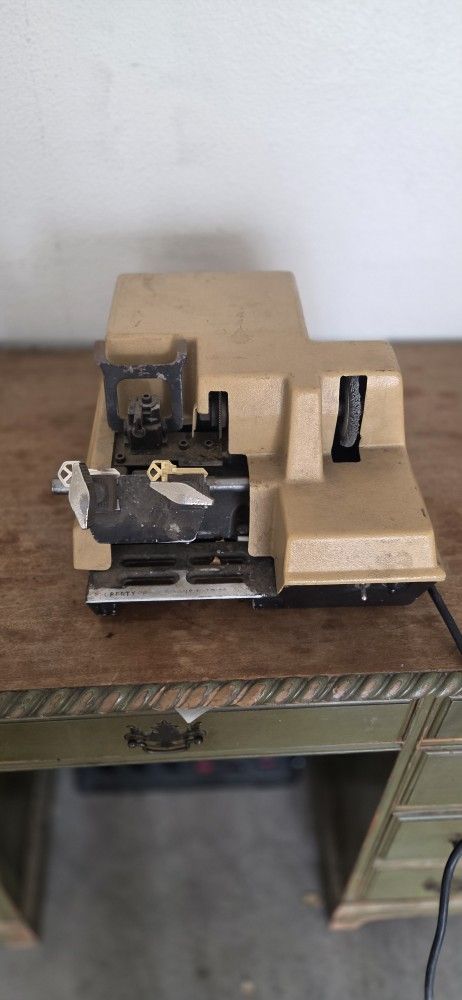 Cole Key Machine Spring Key copy machine - Cole 3KCC Key Cutting Machine for Sale in Glendale ...