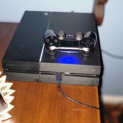 PS4 With One CONTROLLER NBA 2k22 OVERWATCH games Included