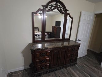 Queen Bedroom Set $1,250 obo