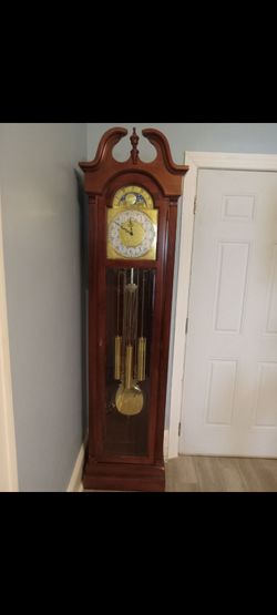 Ridgeway grandfather clock with key cash only
