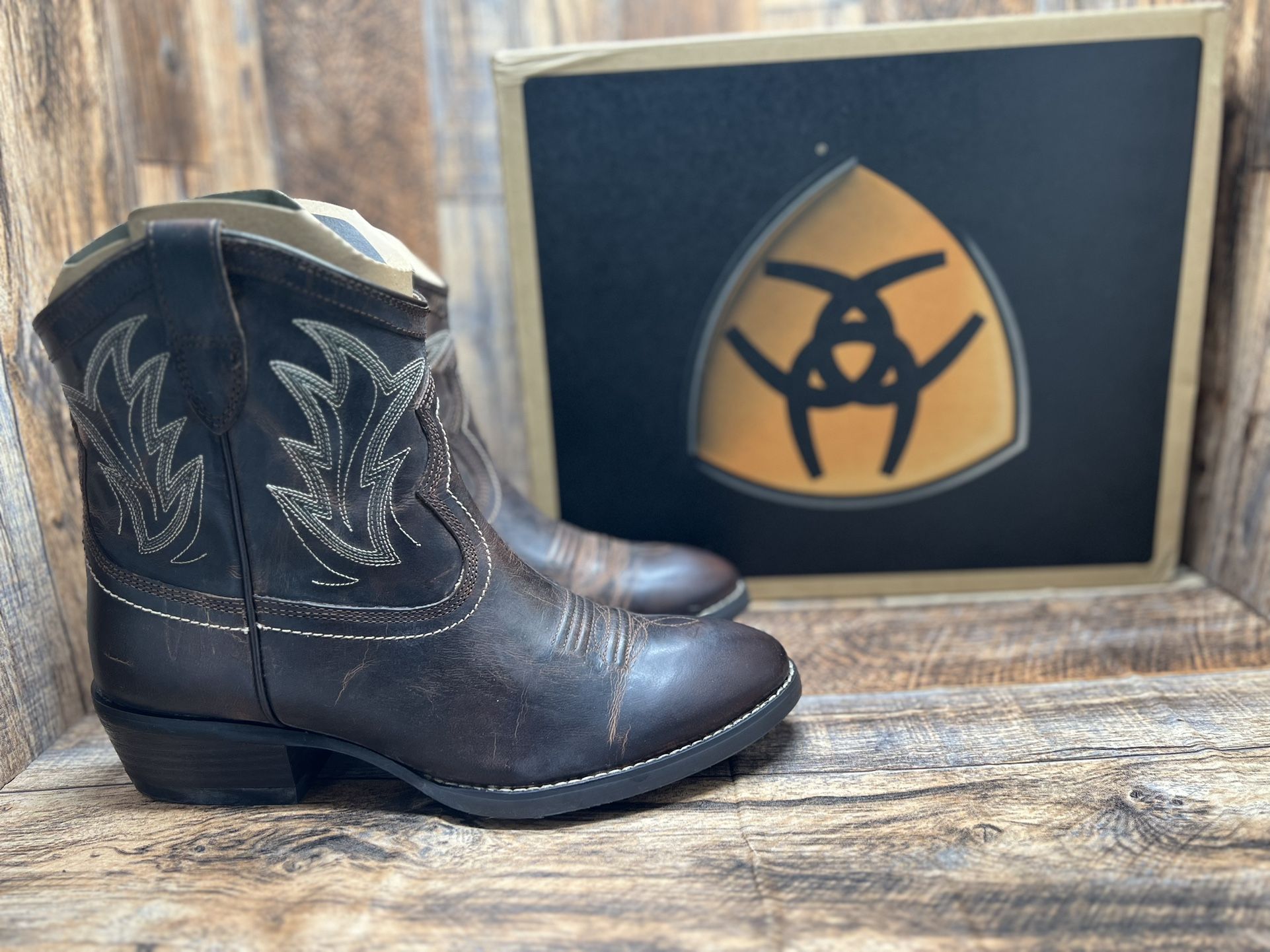 NEW NIB Ariat Billie Side Zip 7” Distressed Brown Leather Cowboy Boots W 8.5