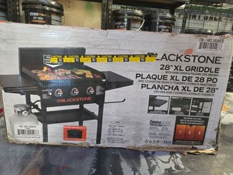 28" XL GRIDDLE by Blackstone wirh hardcover and side folding tables