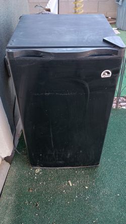 Igloo Black Mini Fridge