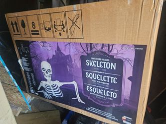Giant ground breaking skelleton