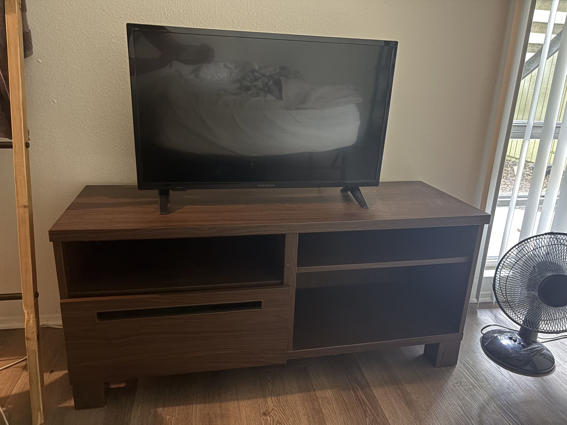 32 inch Insignia Smart TV