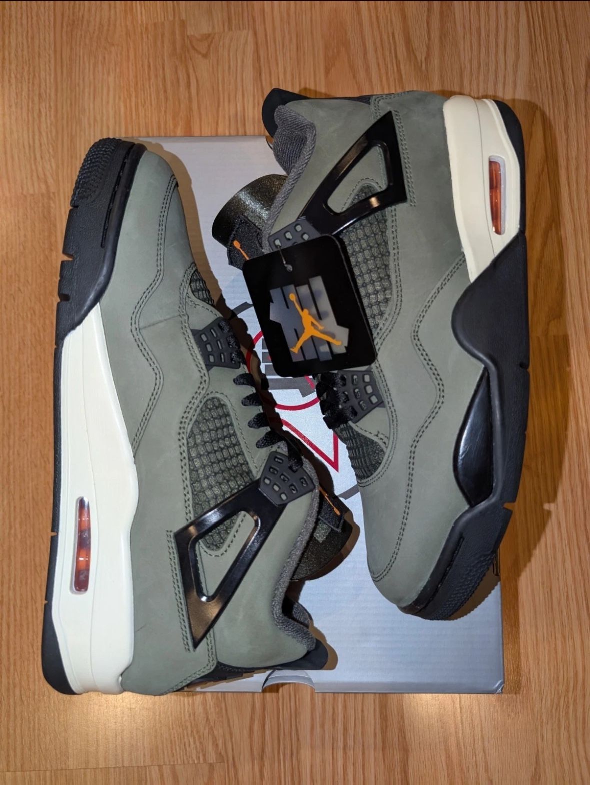 Jordan Retro 4 Undefeated 