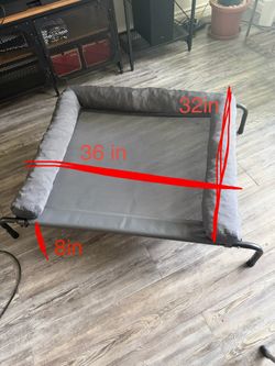 Cooling elevated dog bed
