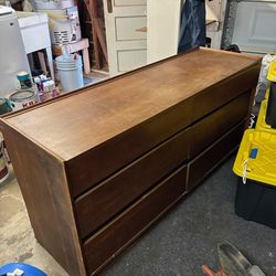 FREE DRESSER