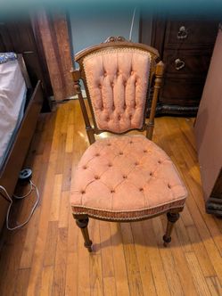 Antique Victorian Tufted Accent Chair