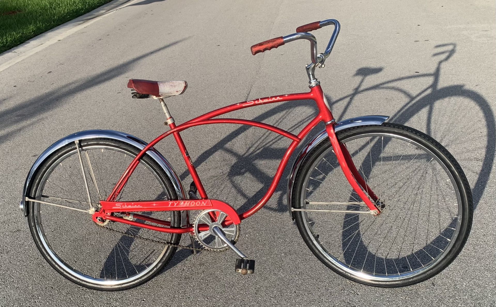 APRIL 1970 SCHWINN TYPHOON MENS VINTAGE CRUISER BICYCLE RED S7