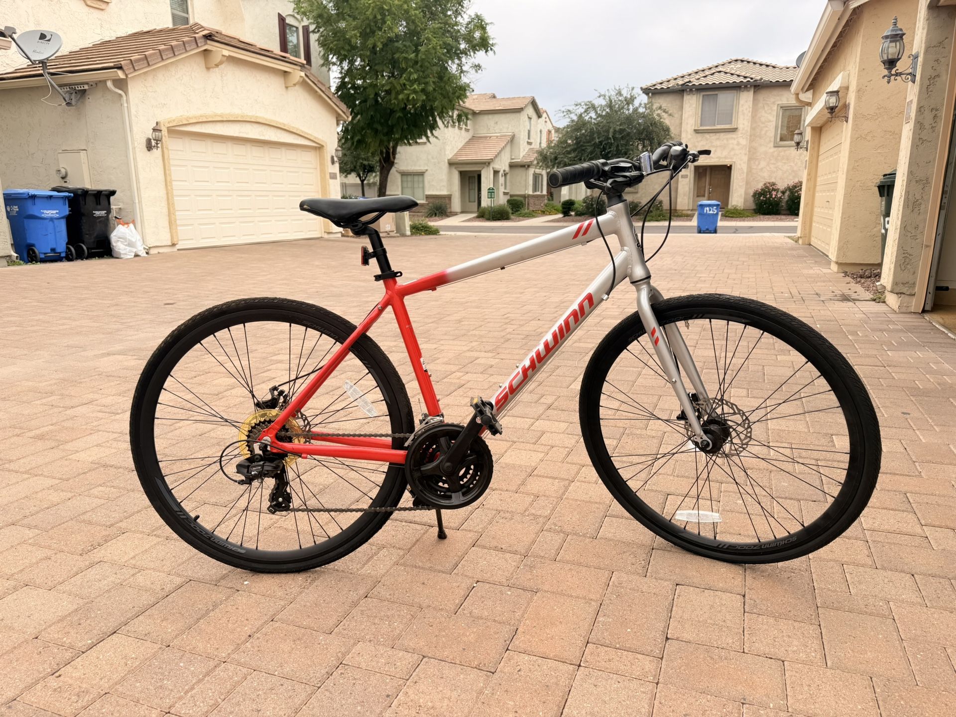 Schwinn Men's Circuit 700c/28" Hybrid Bike -