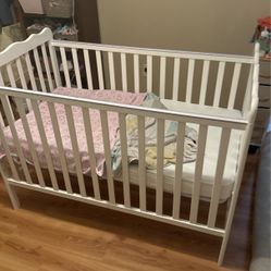 Adjustable Crib With Mattress And Mattress Cover
