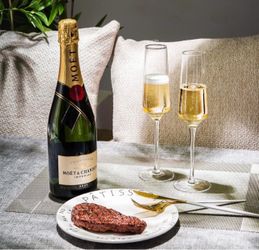 Champagne Flutes - Hand Blown Elegant Champagne Glasses Set of 8- Unique Gift for Father's Day, Birthday, Wedding - Ideal for Wine Tasting, Daily Use