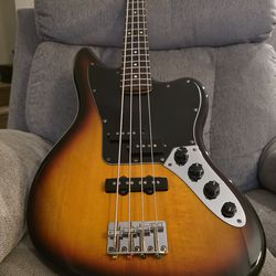 Squier Jaguar Bass