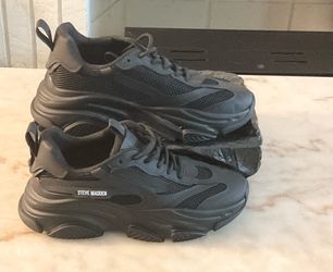 Gym shoes