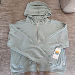 NWT Vuori modern halo full zip, size m
