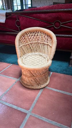 Kids peacock chair