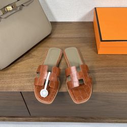 Fashionable Slippers 