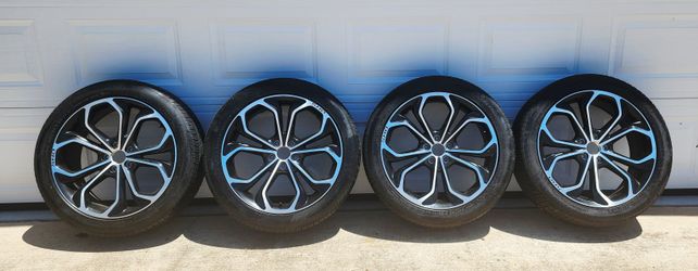 Ford Taurus SHO Rims and Tires