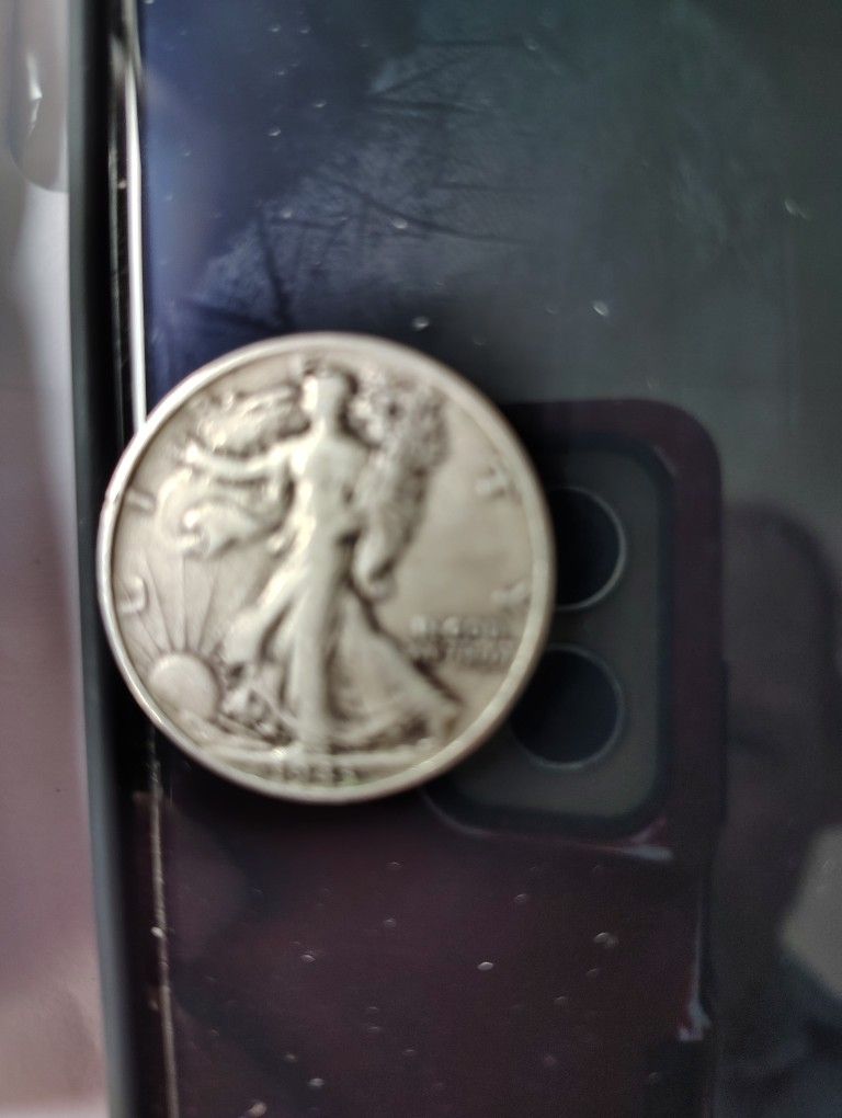 19423Walking Liberty 1/2 Dollar