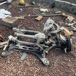 Audi Q7 front subframe with diff, axle, strut 