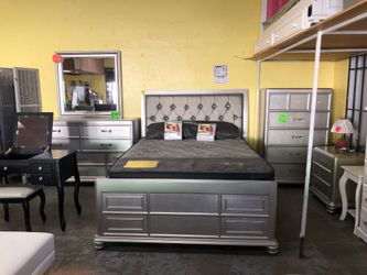 Bedroom set silver NO mattress