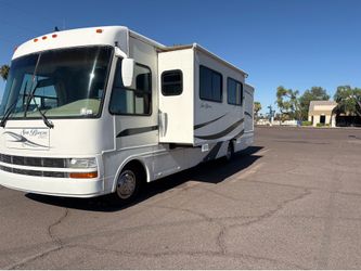 2003 National Sea breeze 33ft RV with 2 slides