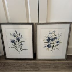 2 Framed Flower Decorative Photos 