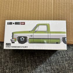 Mini GT x Kaido House 1:64 Chevrolet Silverado KAIDO Flo V1 KHMG112