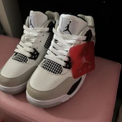 Kids Jordan 4s Size 3 