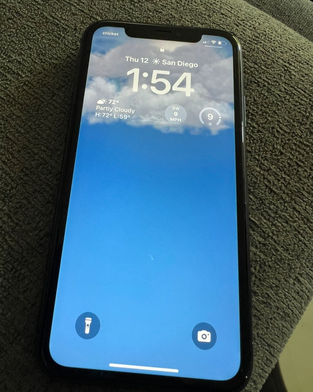 iPhone 11 locked to be used with Cricket Wireless or AT&T ONLY ( 2 Available same exact model )